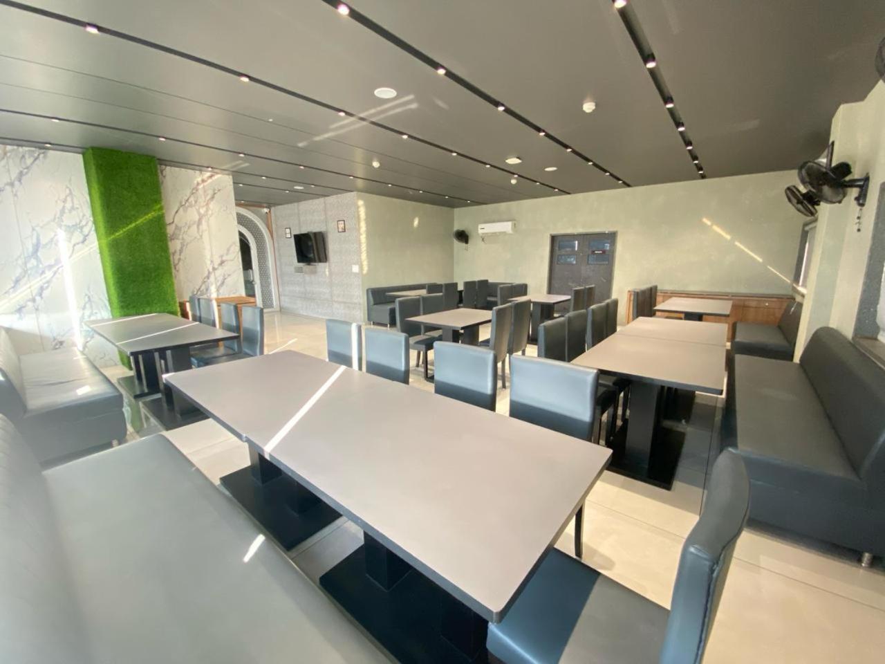 Lords Eco Inn Navsari 외부 사진